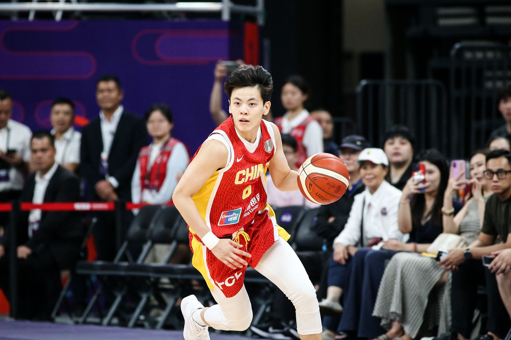 狀態(tài)火熱！楊舒予半場7中4拿下10分3板3助 兩隊唯一得分上雙