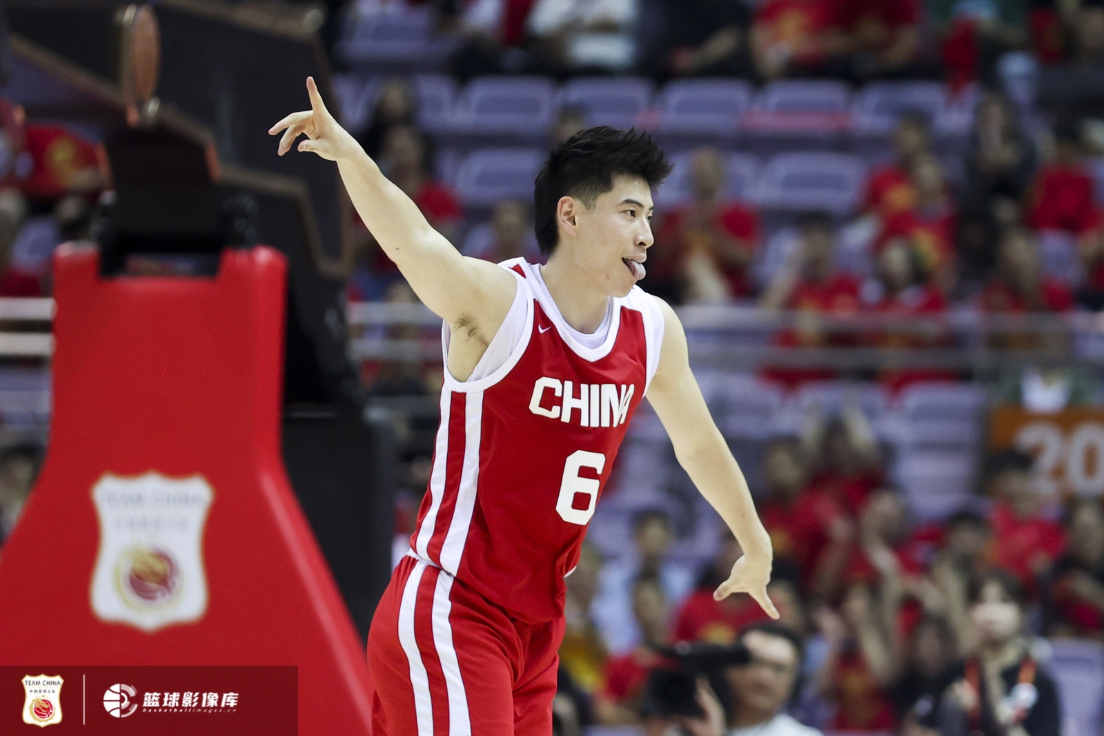體壇周報(bào)：力壓胡金秋趙睿奪獎(jiǎng)！中國(guó)男籃等來26歲神射手