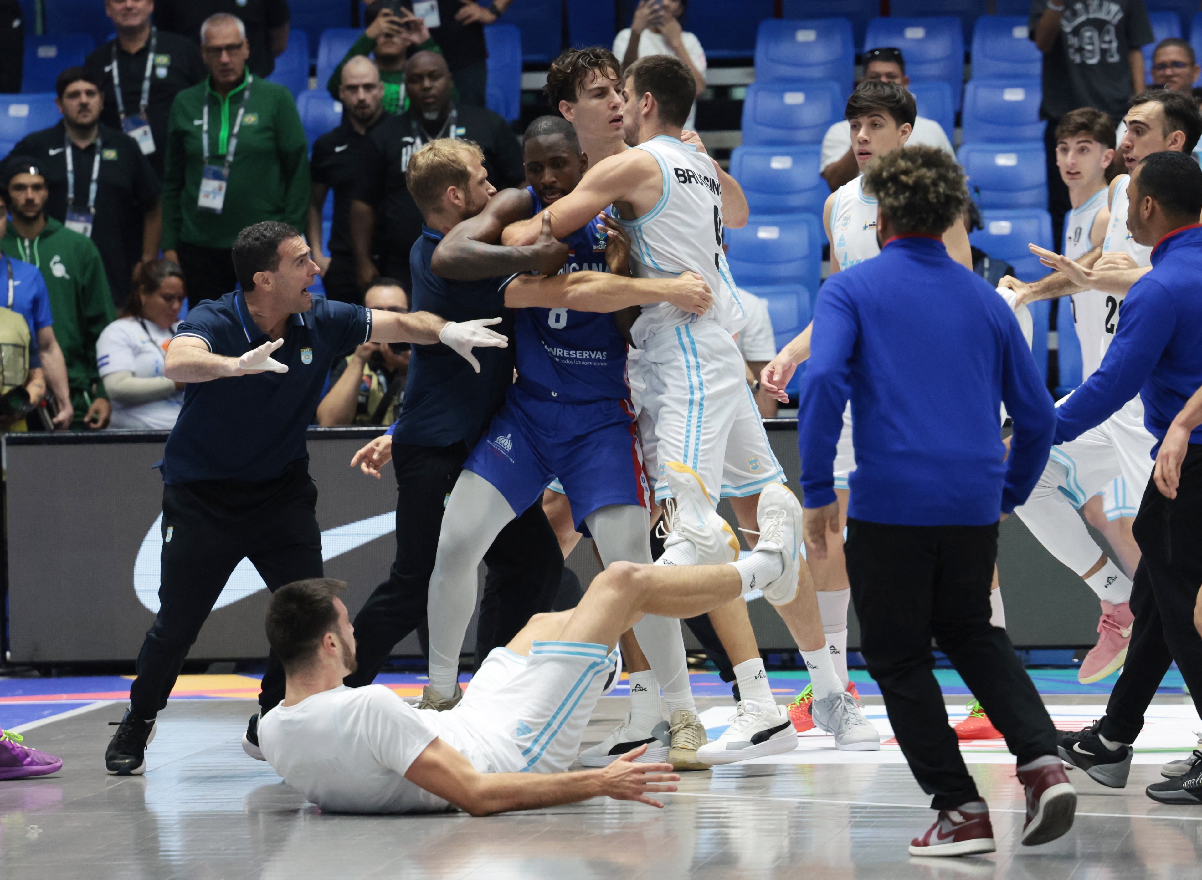 FIBA官方出具阿根廷VS多米尼加沖突罰單：7人禁賽&最多的僅2場(chǎng)