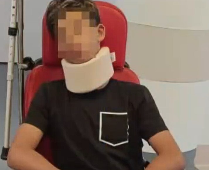 毆打?qū)κ?賽后被沖場(chǎng)成年人打！意大利13歲門將被禁賽一年