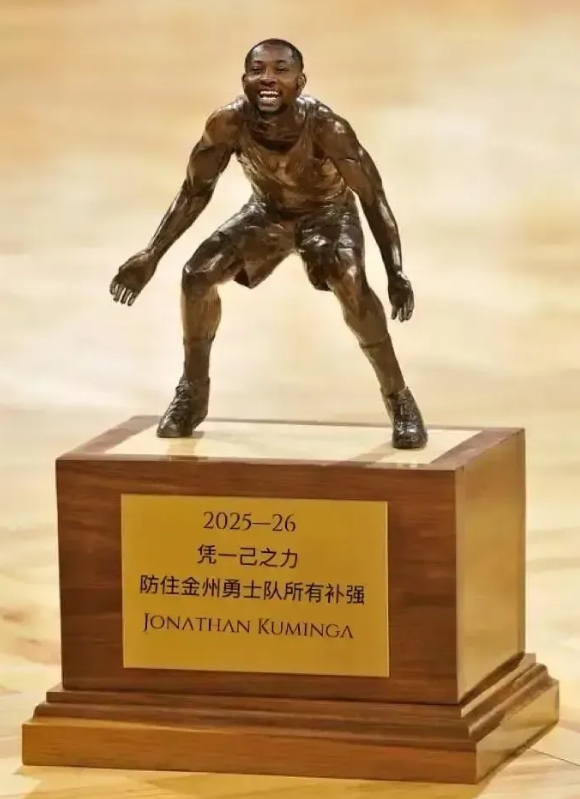 一人防一隊(duì)！防的還是母隊(duì)！2025-26賽季DPOY——庫明加！