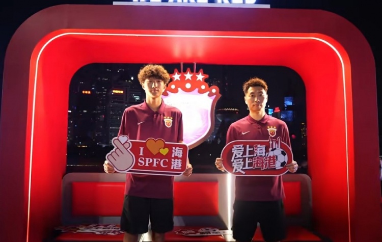 傅歡、李智良前往北外灘打卡，傅歡：在比賽中竭盡全力回饋球迷