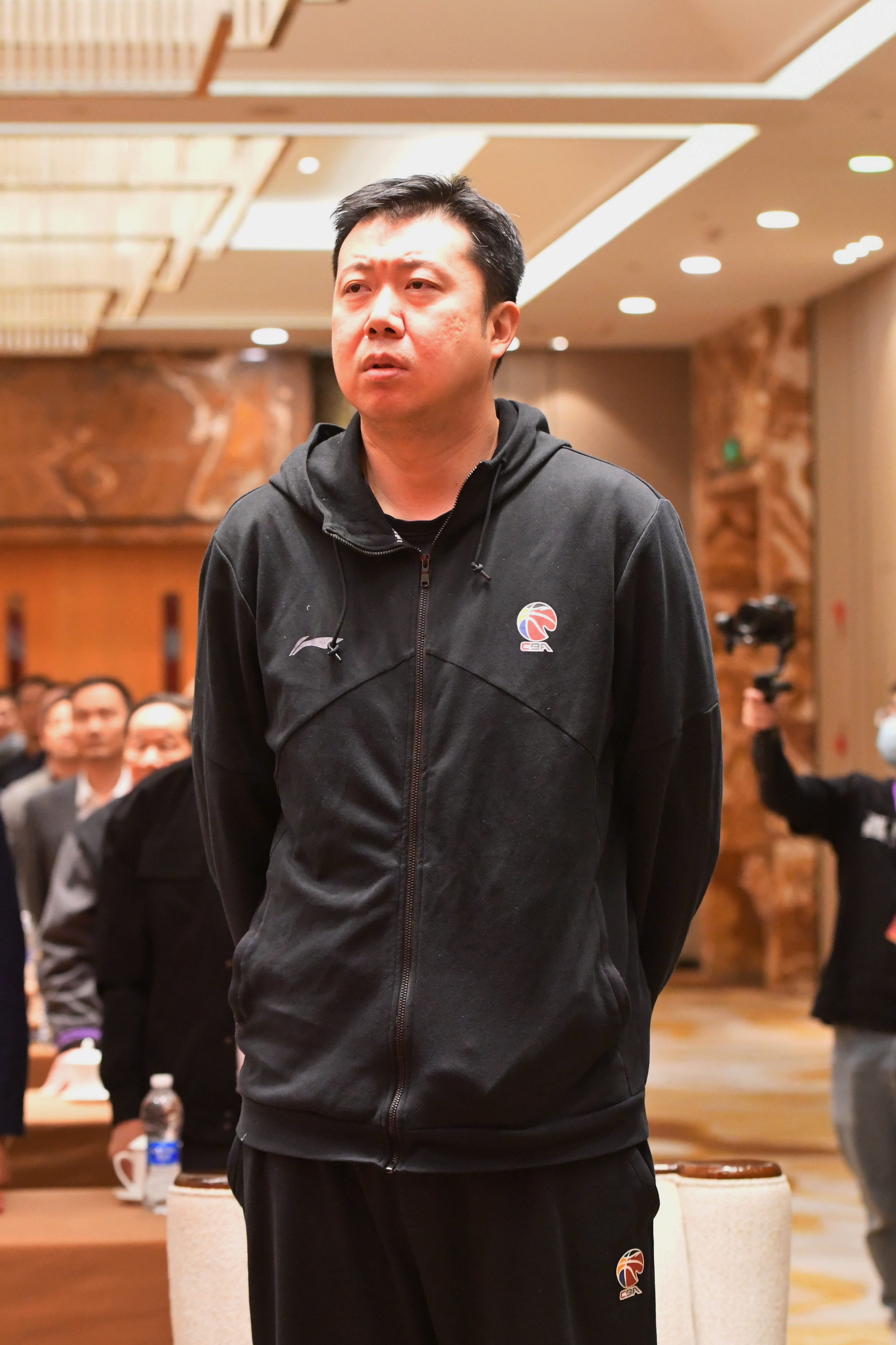 媒體人：王治郅身份特殊無法全職進(jìn)入國(guó)家隊(duì) 但近年來他有召必到