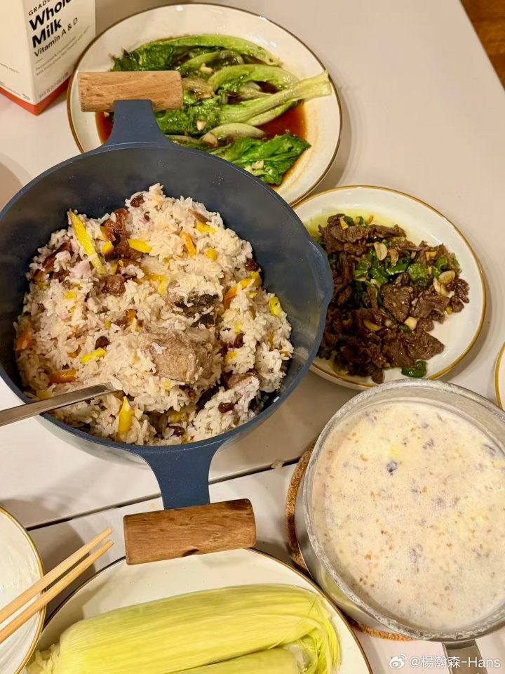 自己動手豐衣足食！楊瀚森曬中國菜配文：??家的味道