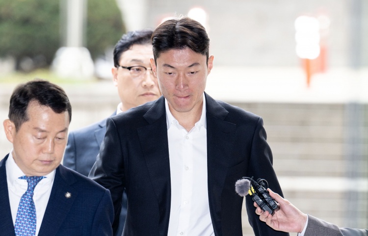 非法拍性愛視頻！韓足協(xié)官方：黃義助被永久除名，在國內(nèi)遭禁足