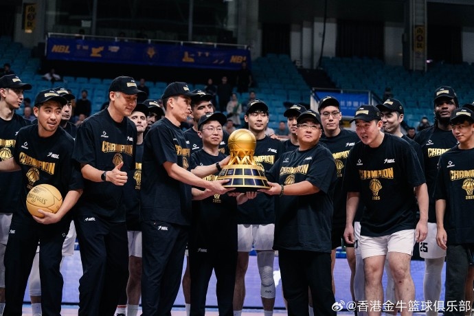 成功衛(wèi)冕，我們做到了！來看香港金牛奪冠頒獎圖集！
