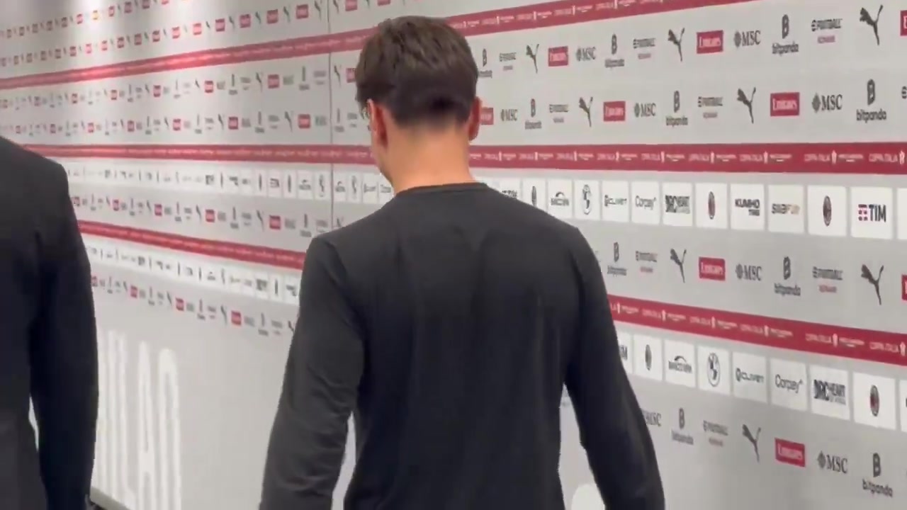 米蘭傷員亞沙里在圣西羅露面，回應(yīng)記者提問(wèn)：挺好的，好多了