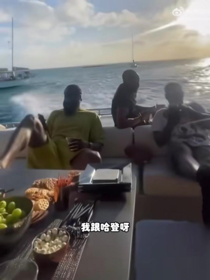 雷霆三少你更愿意和誰交朋友？楊侃團(tuán)隊(duì)：哈登啊 他能帶我大撒幣