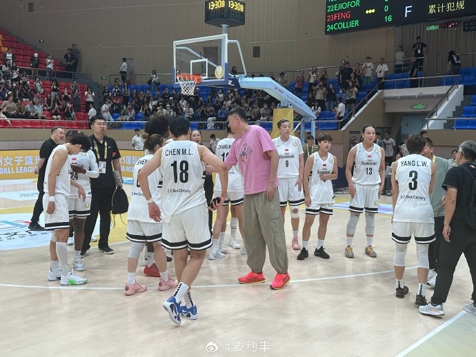 殺進(jìn)FIBA亞洲女籃聯(lián)賽決賽！杜鋒賽后跟廣東女籃全隊(duì)致意