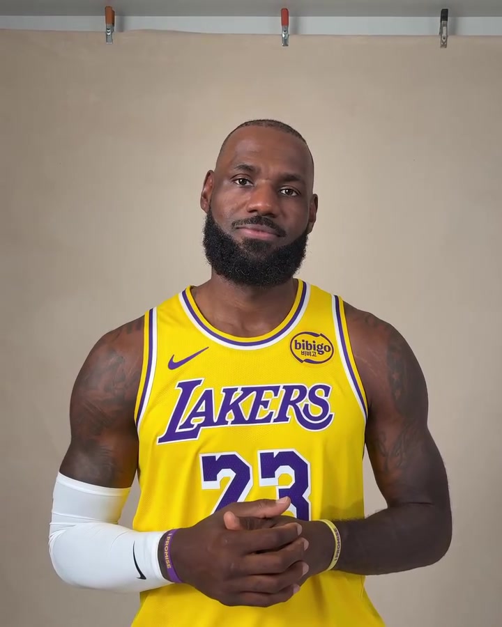 超過70名球員在你NBA首秀后出生？詹姆斯做搞怪表情難以置信